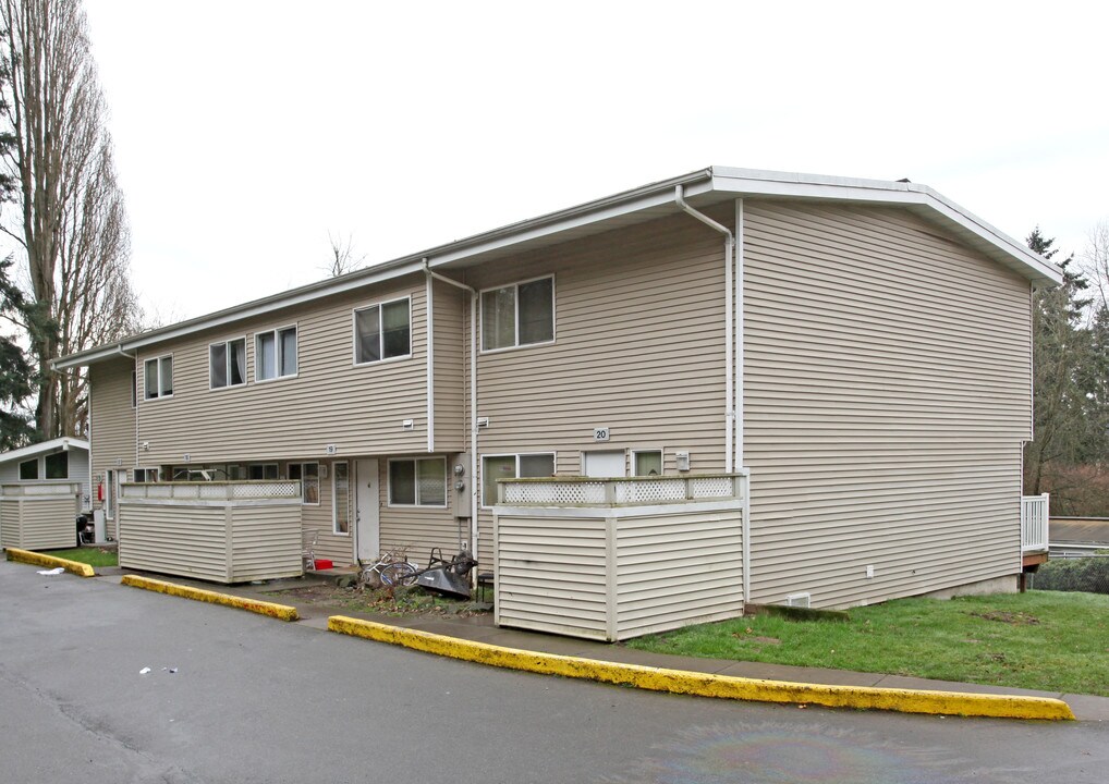 Avondale Manor in Redmond, WA - Building Photo