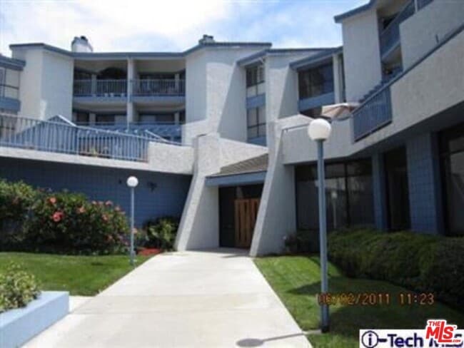 property at 4260 Vía Arbolada