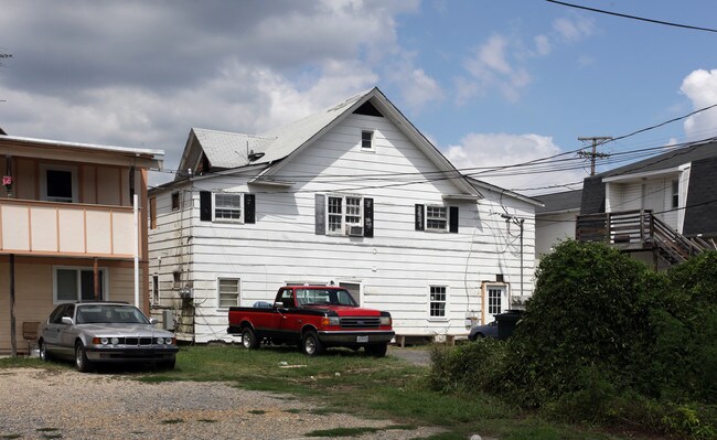 4045 Indian Head Hwy in Indian Head, MD - Foto de edificio - Building Photo