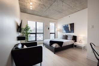 67 Boul. de Maisonneuve E, Unit SI ID1261840P in Montréal, QC - Building Photo - Building Photo