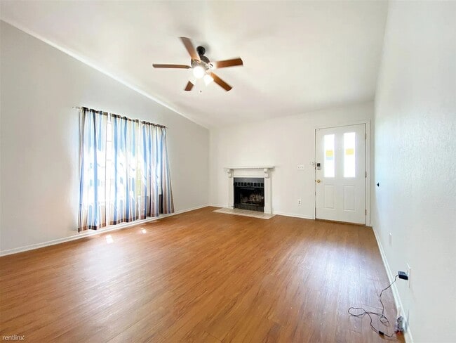 1604 Mill St, Unit 1604 #B in San Marcos, TX - Foto de edificio - Building Photo