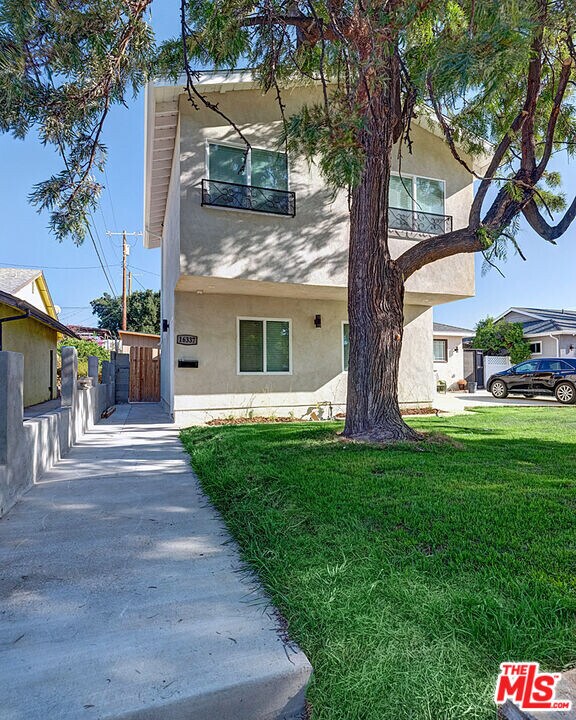 16335 Kalisher St in Los Angeles, CA - Building Photo