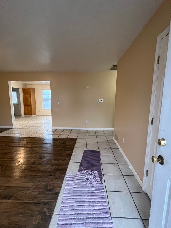 605 N Main St, Unit A Apt in Monticello, IN - Building Photo - Building Photo