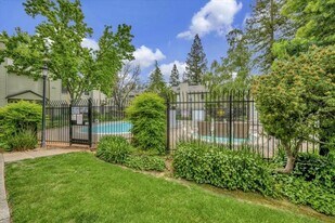 9119 Newhall Dr in Sacramento, CA - Building Photo