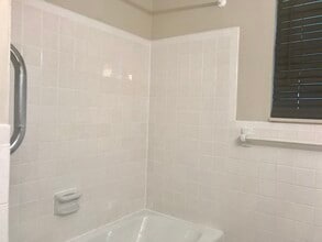 8732 W 70th St in Merriam, KS - Foto de edificio - Building Photo