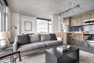 150 N Ashland Ave in Chicago, IL - Building Photo - Building Photo