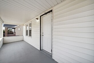 20035 Santa Barbara Dr in Detroit, MI - Building Photo - Building Photo