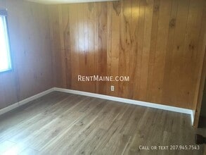 715 College Ave in Old Town, ME - Foto de edificio - Building Photo