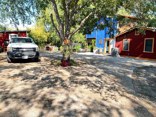 2012 Maxwell Ln in Austin, TX - Building Photo - Building Photo