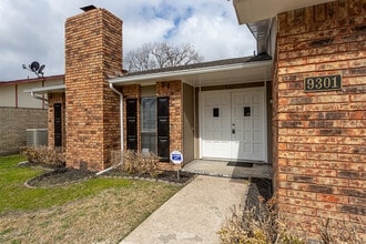 9301 Pollard St in Rowlett, TX - Foto de edificio - Building Photo