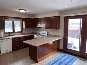 8350 144th St W in Apple Valley, MN - Building Photo - Building Photo