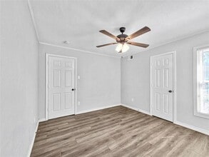 1700 Ruth St in Arlington, TX - Foto de edificio - Building Photo