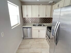 133 Sheffield F in West Palm Beach, FL - Building Photo