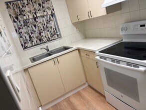 305 W 68th St in Hialeah, FL - Building Photo - Building Photo