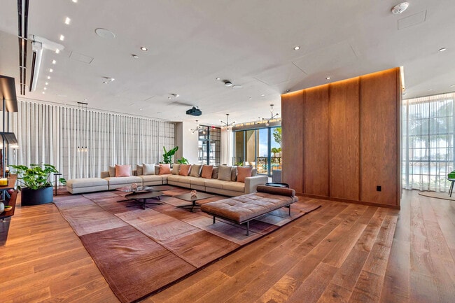 159 NE 6th St in Miami, FL - Foto de edificio - Building Photo
