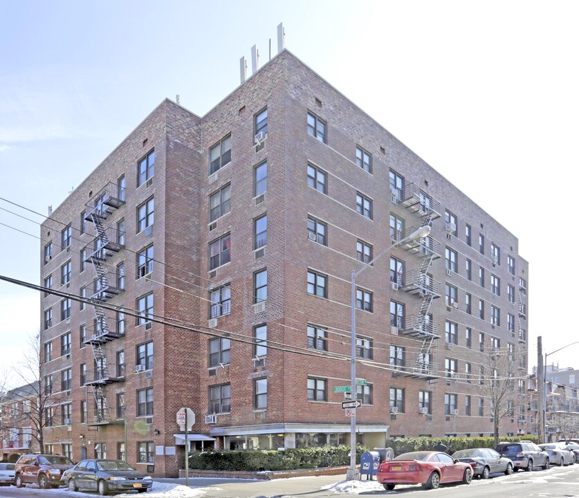 83-40 Britton Ave in Flushing, NY - Building Photo
