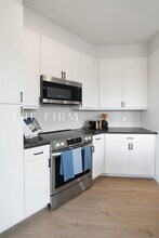 3001 W 11th St in Houston, TX - Foto de edificio - Building Photo