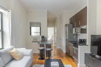515 W 47th St in New York, NY - Building Photo - Building Photo