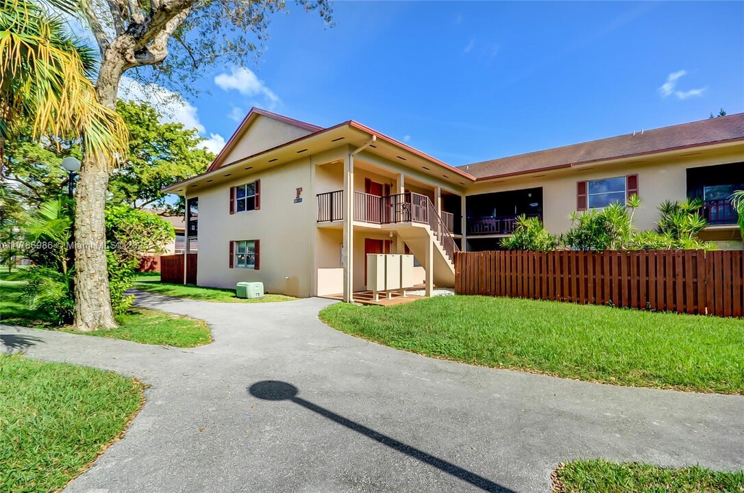 11241 SW 88th St in Miami, FL - Building Photo