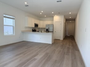 523 Holly Lks Dr in Orange Park, FL - Building Photo - Building Photo