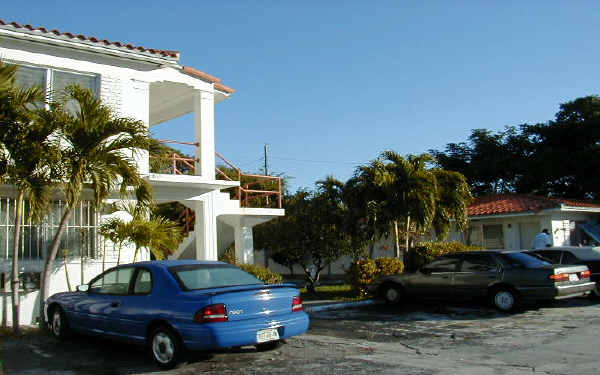 471-481 NE 37th St in Miami, FL - Building Photo - Building Photo