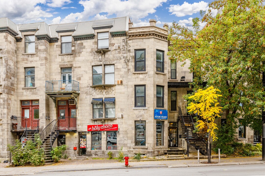 366-370 Sherbrooke O in Montréal, QC - Building Photo