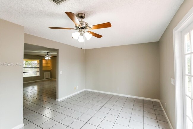 164 Santa Monica Ave in Royal Palm Beach, FL - Building Photo - Building Photo