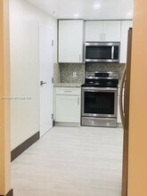 90 Edgewater Dr in Miami, FL - Foto de edificio - Building Photo