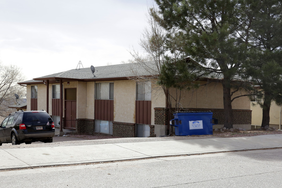 2923 Straus Ln in Colorado Springs, CO - Building Photo