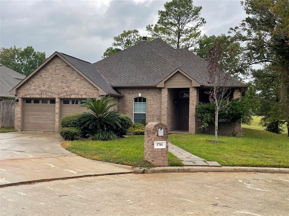 3701 Sunset Cir in Montgomery, TX - Building Photo