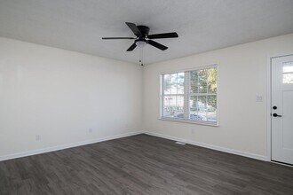 154 Garnet Dr in Nicholasville, KY - Building Photo - Building Photo