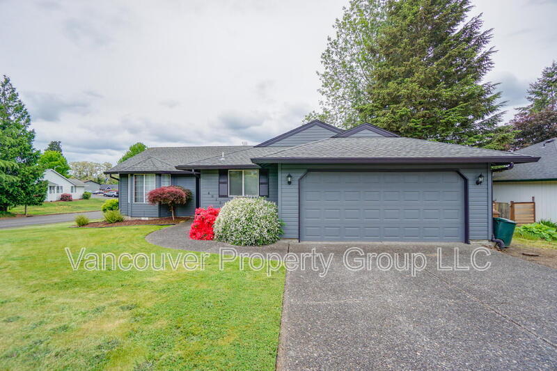 4012 R St in Washougal, WA - Building Photo