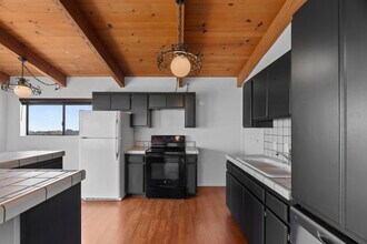 6160 Zumirez Dr, Unit Guesthouse in Malibu, CA - Building Photo - Building Photo