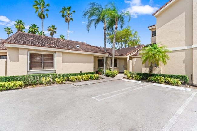 6557 NW 172nd Ln in Hialeah, FL - Building Photo - Building Photo