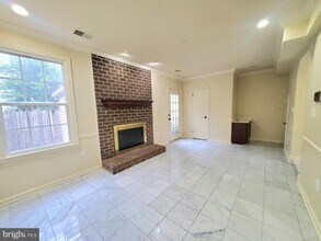 742 S Granada St in Arlington, VA - Building Photo - Building Photo