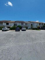 1494 White Pine Dr in Wellington, FL - Building Photo