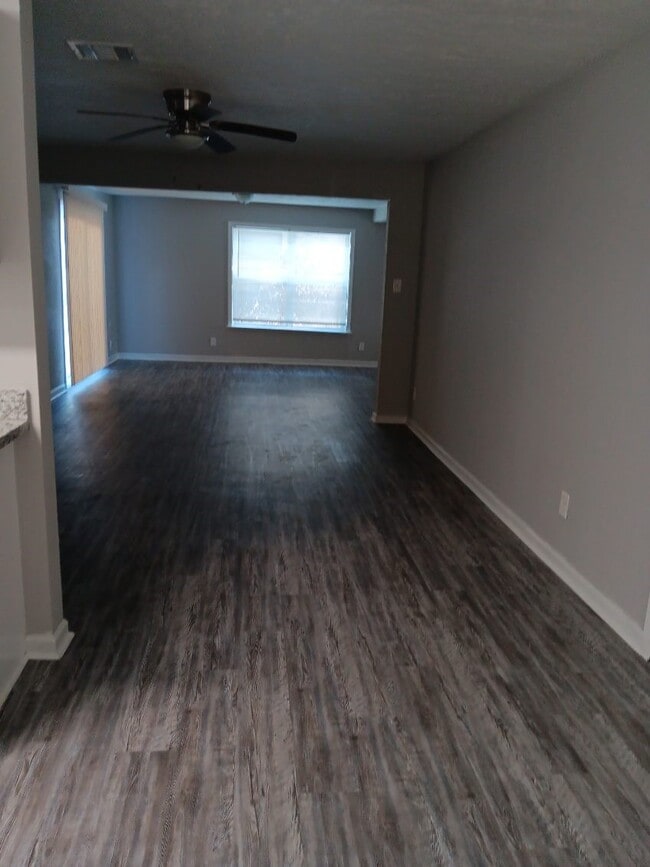 1102 Jackson Ave in Pasadena, TX - Building Photo - Building Photo