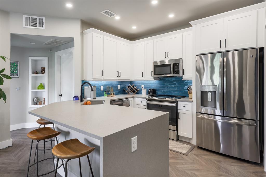 2320 Gracy Farms Ln in Austin, TX - Building Photo