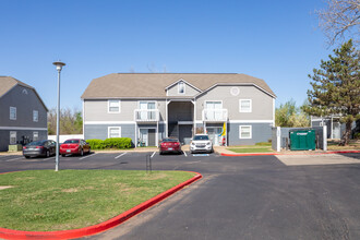 The Concord At Orchard in Midwest City, OK - Building Photo - Building Photo