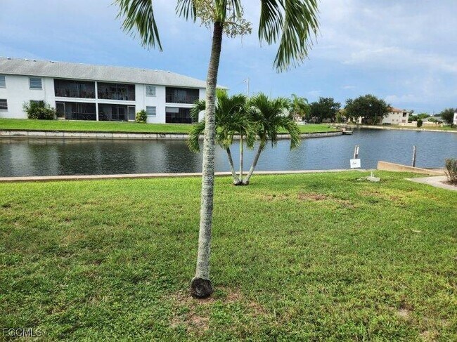 1245 SE 8th St in Cape Coral, FL - Building Photo - Building Photo