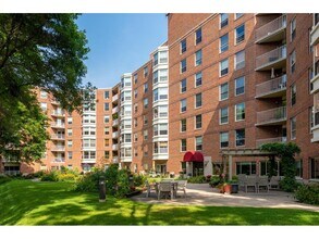 1425 W 28th St in Minneapolis, MN - Building Photo - Building Photo