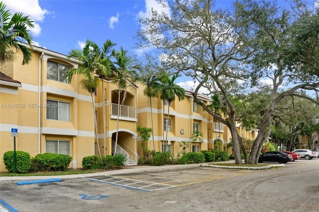 2445 NW 33rd St in Oakland Park, FL - Building Photo - Building Photo