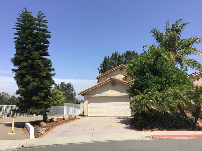10864 Avenida de los Lobos
