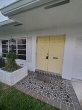 14166 90th Ave in Seminole, FL - Foto de edificio - Building Photo