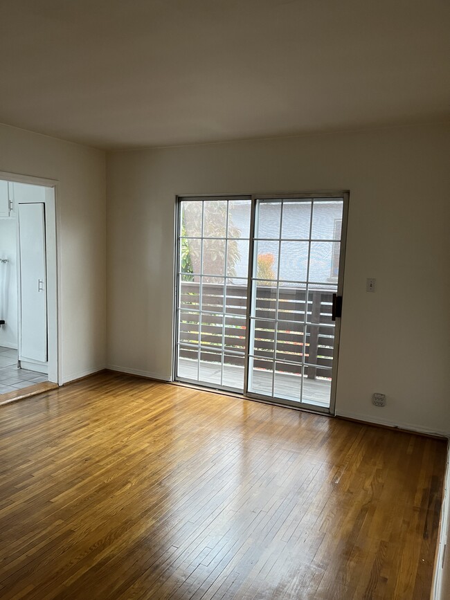 5579 Kinston Ave, Unit 3 in Culver City, CA - Building Photo - Building Photo