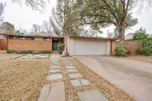 property at 524 N Manus Dr