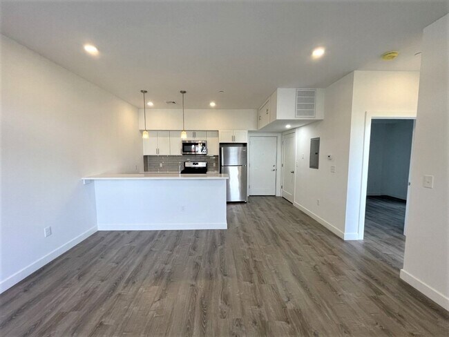 302 Broadway in Everett, MA - Building Photo - Building Photo