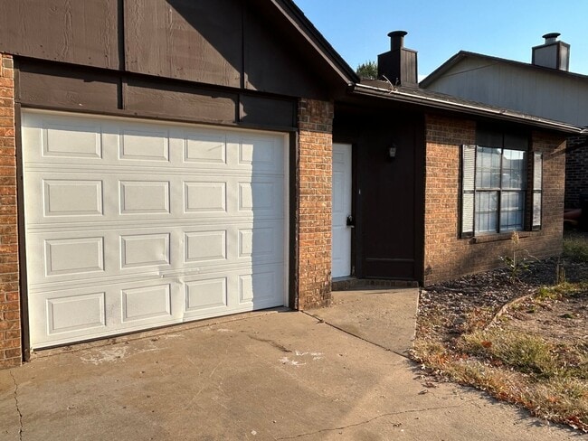 2409-2411 W Magnolia St