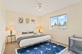 212 Hidden Hills Rd NW in Calgary, AB - Building Photo - Building Photo