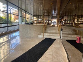 10 Cottage Pl-Unit -2F in White Plains, NY - Building Photo - Building Photo